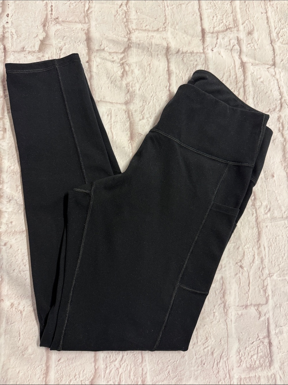 High-Waist Black Active Leggings with Side Pockets